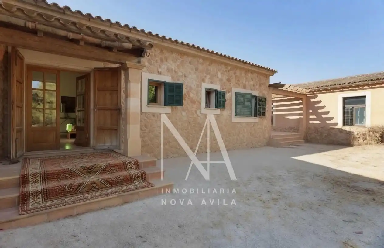 Country house with garden for sale in Llucmajor pueblo