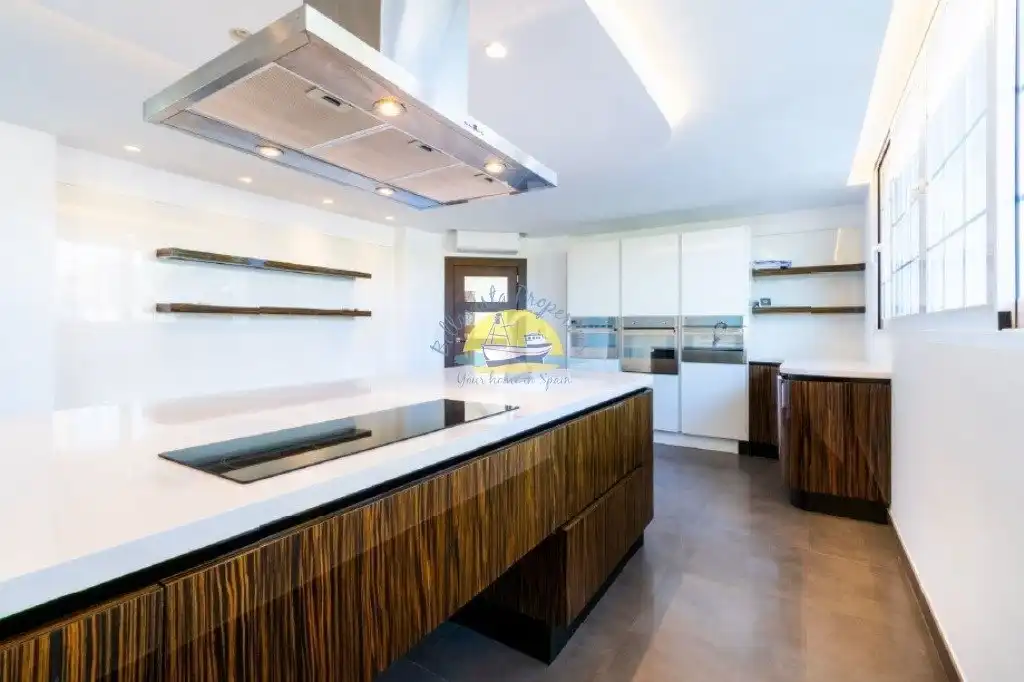 Cocina de Casa o chalet en venta en L'Alfàs del Pi con Aire acondicionado, Jardín privado y Terraza