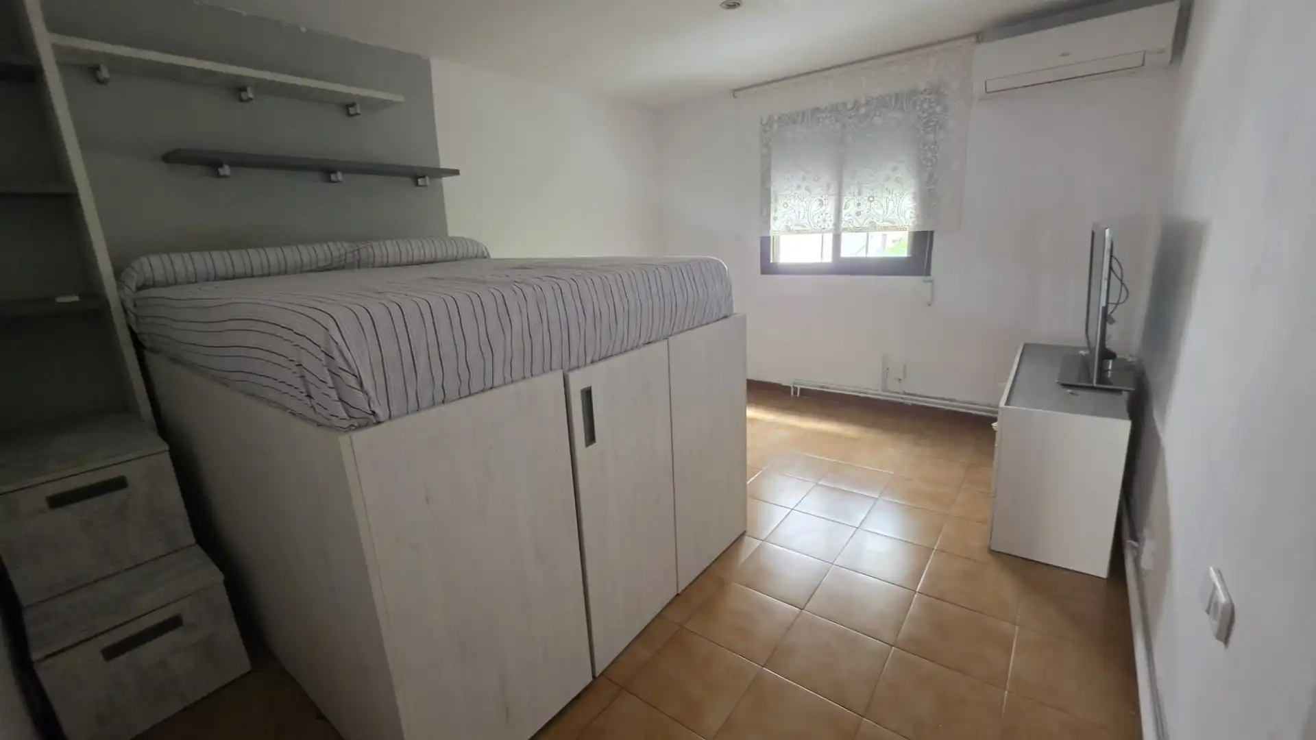 Dormitori de Casa adosada en venda en Barcelona amb Aire condicionat, Jardí privat i Terrassa