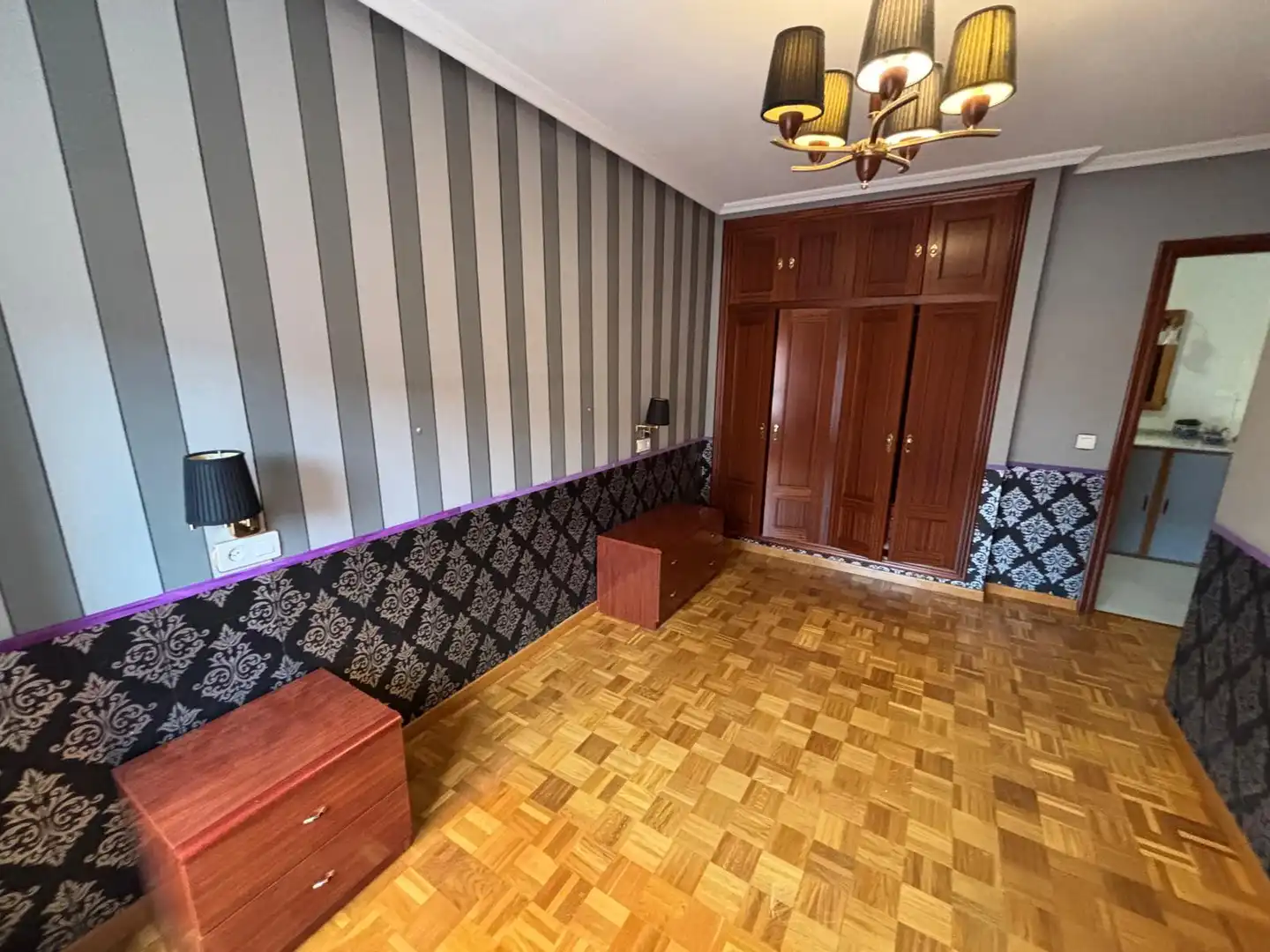 Habitación de Piso en venta en Gijón  con Calefacción, Parquet y Trastero