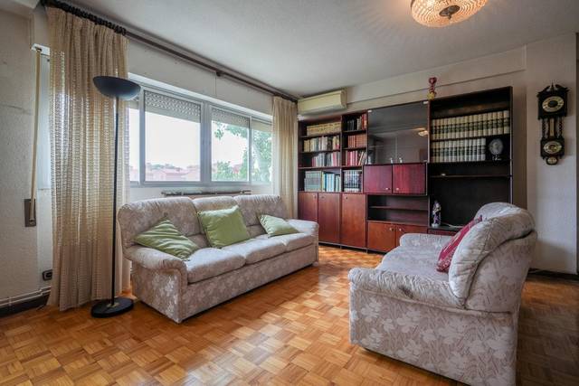 Piso en Venta en Calle de Alicún en Apóstol Santiago