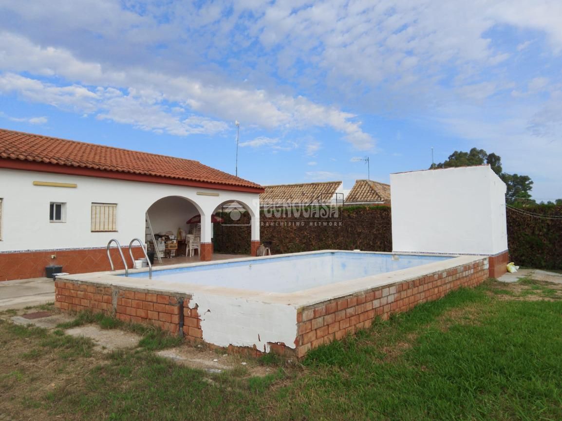 Schwimmbecken von Country house zum verkauf in La Rinconada