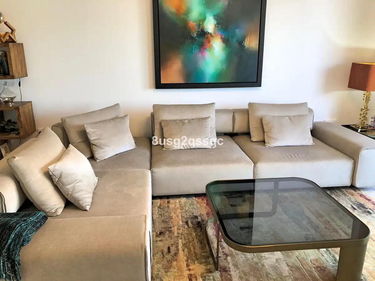 Sala d'estar de Apartament en venda en Estepona amb Aire condicionat, Terrassa i Moblat