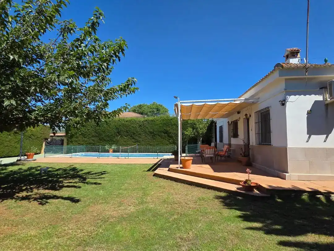 Jardí de Casa o xalet en venda en Espartinas amb Aire condicionat i Piscina
