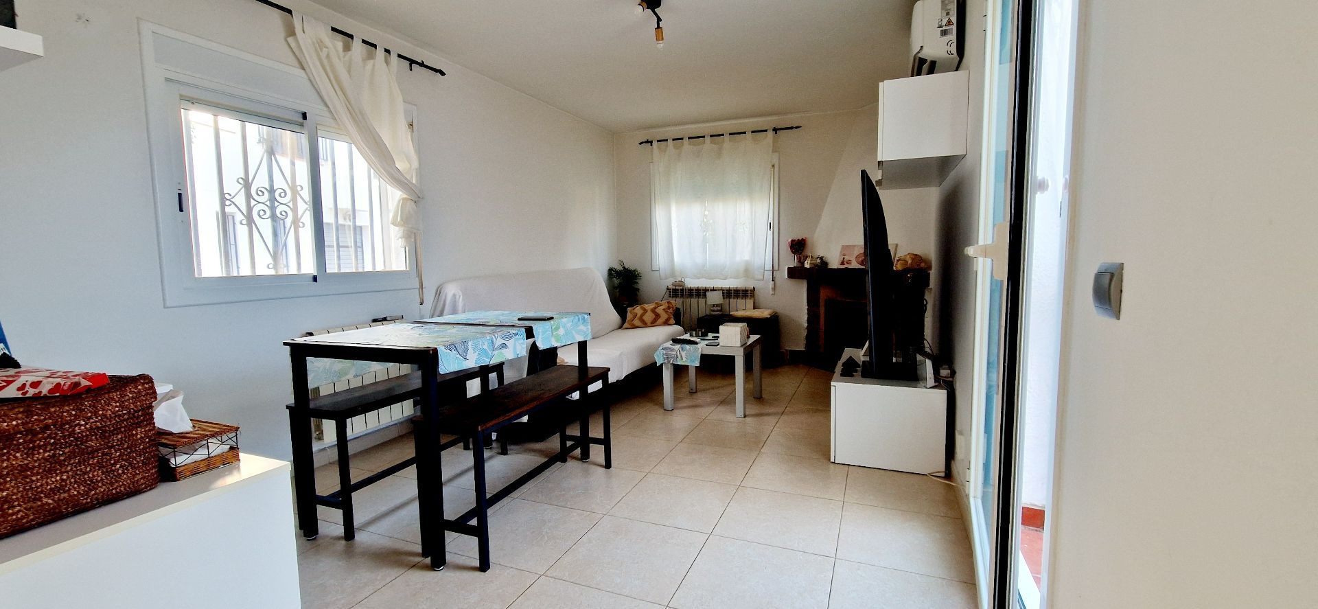 Sala d'estar de Casa o xalet en venda en Cunit amb Aire condicionat, Calefacció i Jardí privat