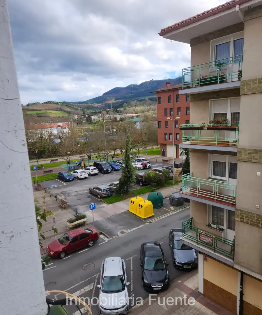 Aparcament de Pis en venda en Zalla  amb Calefacció, Traster i Moblat