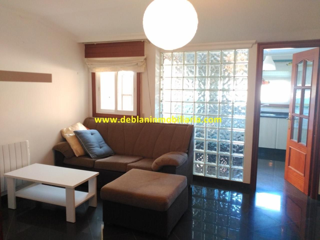 Wohnzimmer von Dachboden miete in Tui mit Heizung, Terrasse und Möbliert