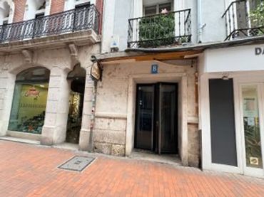 Local comercial en venta en Calle de Teresa Gil 17