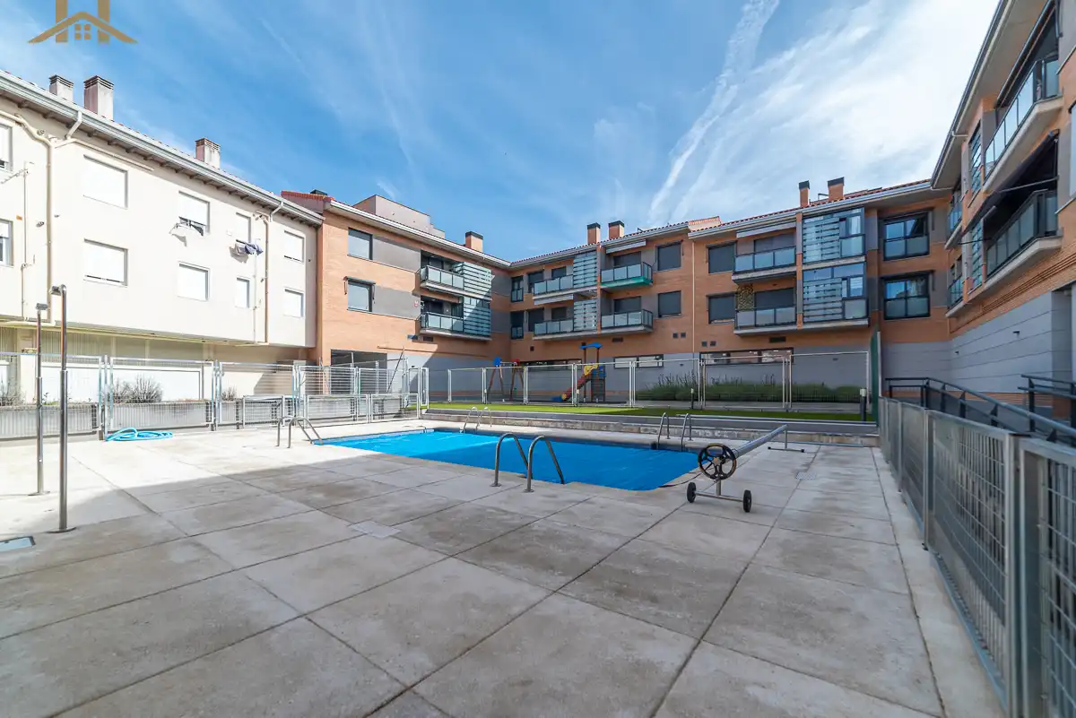Piscina de Piso en venta en Guadarrama con Aire acondicionado, Calefacción y Piscina comunitaria