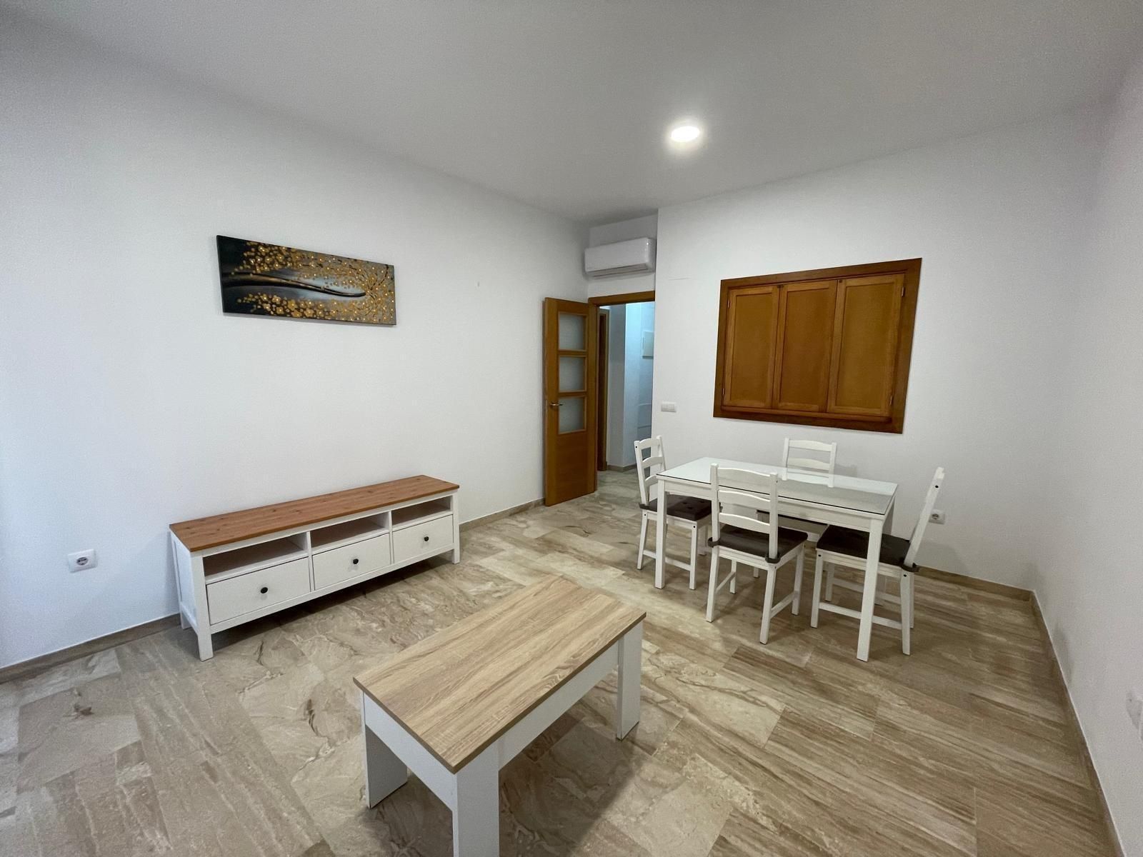 Sala d'estar de Pis de lloguer en Chiclana de la Frontera amb Aire condicionat i Balcó