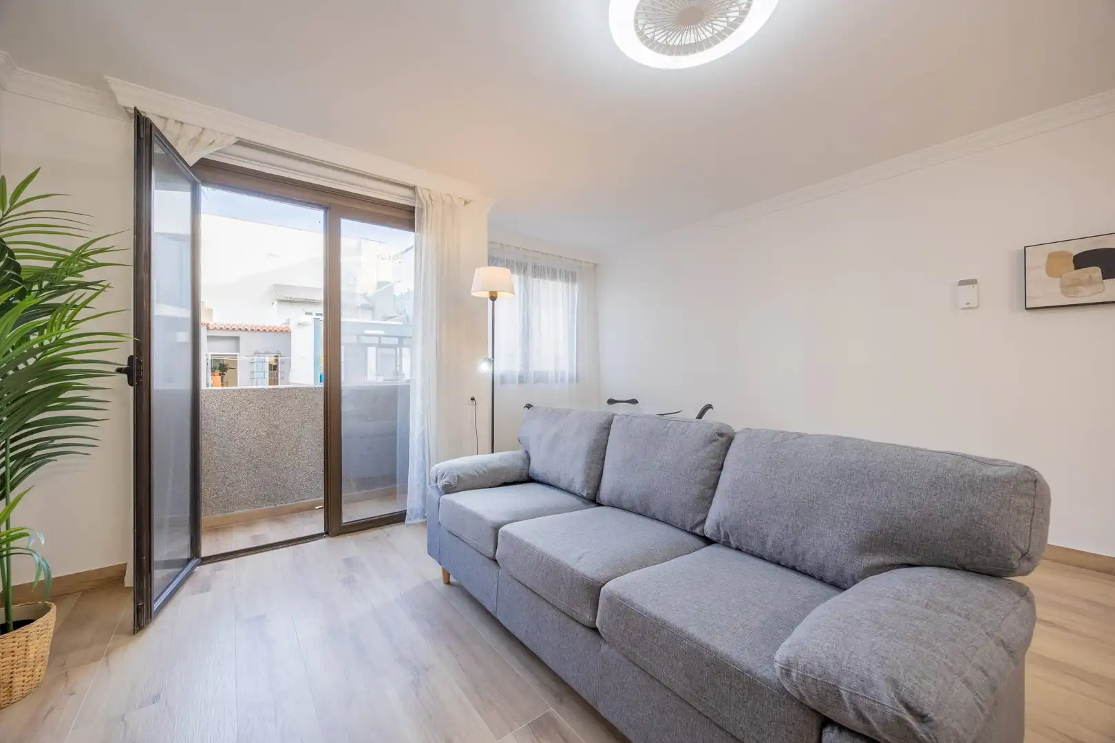 Sala de estar de Piso de alquiler en Las Palmas de Gran Canaria con Amueblado, Balcón y Alarma
