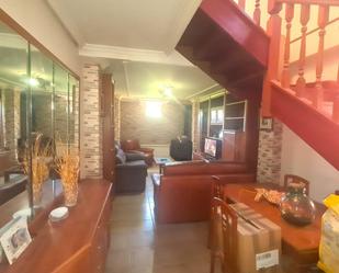 Sala d'estar de Casa o xalet en venda en Ruesga amb Terrassa i Balcó