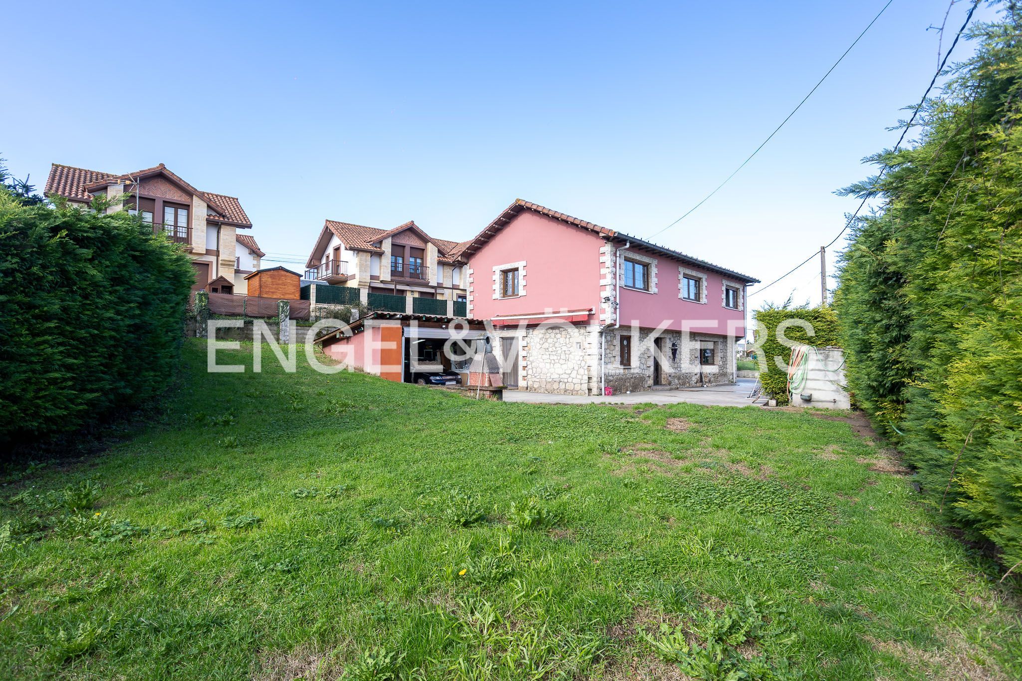 Vista exterior de Casa o xalet en venda en Marina de Cudeyo amb Calefacció i Jardí privat