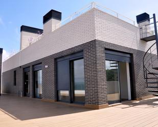 Vista exterior de Àtic en venda en Montgat amb Aire condicionat i Terrassa
