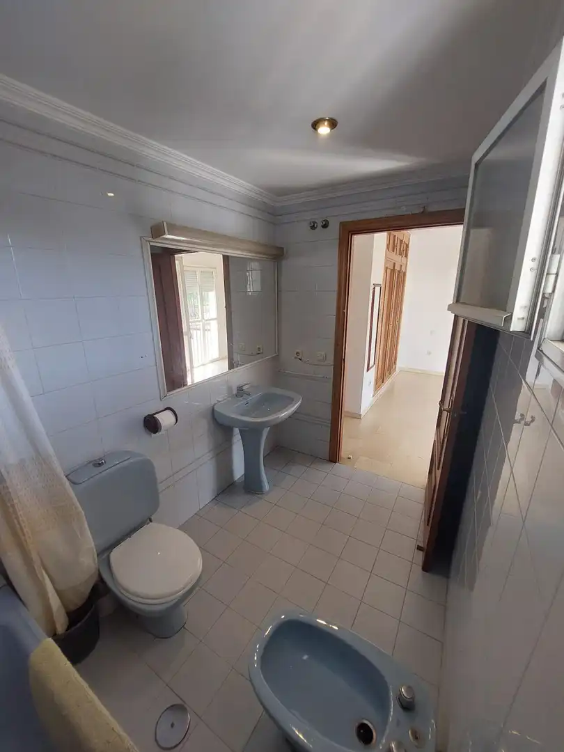 Bathroom of Houses for sale in Sevilla  with Air Conditioner, Terrace and Storage room