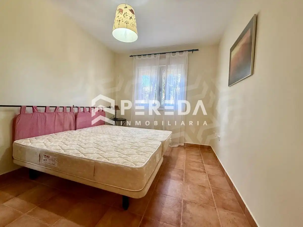 Dormitori de Apartament en venda en Roquetas de Mar amb Piscina comunitària