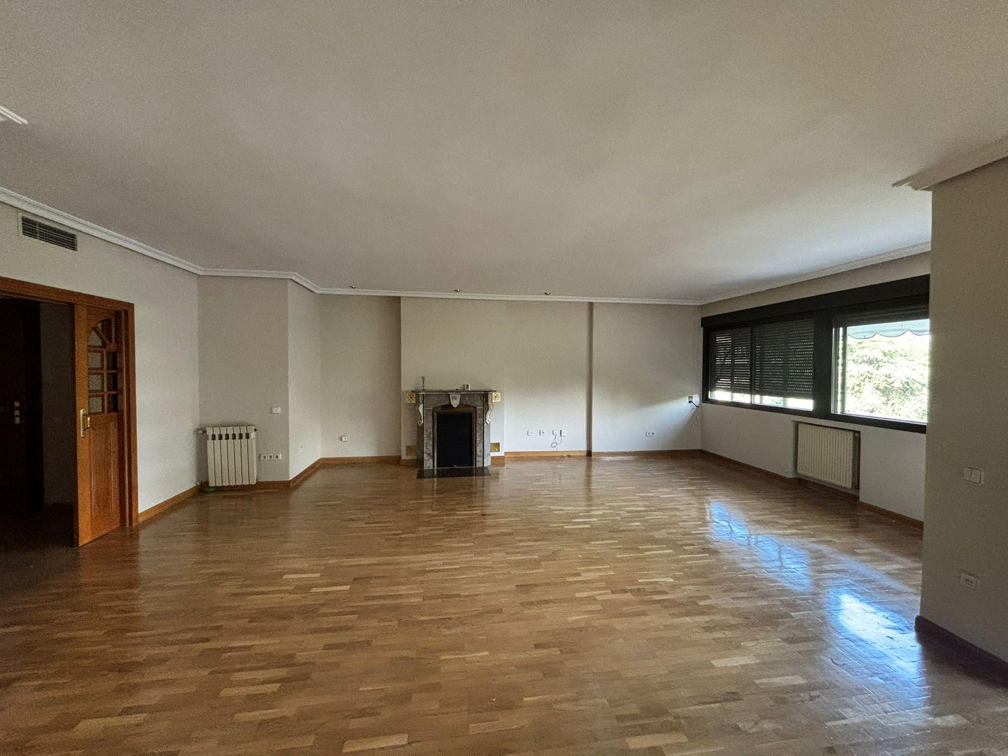 Sala d'estar de Pis en venda en  Madrid Capital amb Aire condicionat