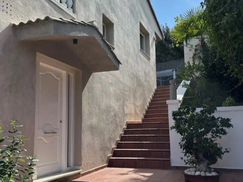 Villa avec piscine à vendre à Carrer de Josep Gallart i Parera 14, imagen 3