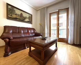 Sala d'estar de Pis de lloguer en  Madrid Capital amb Calefacció, Moblat i Balcó
