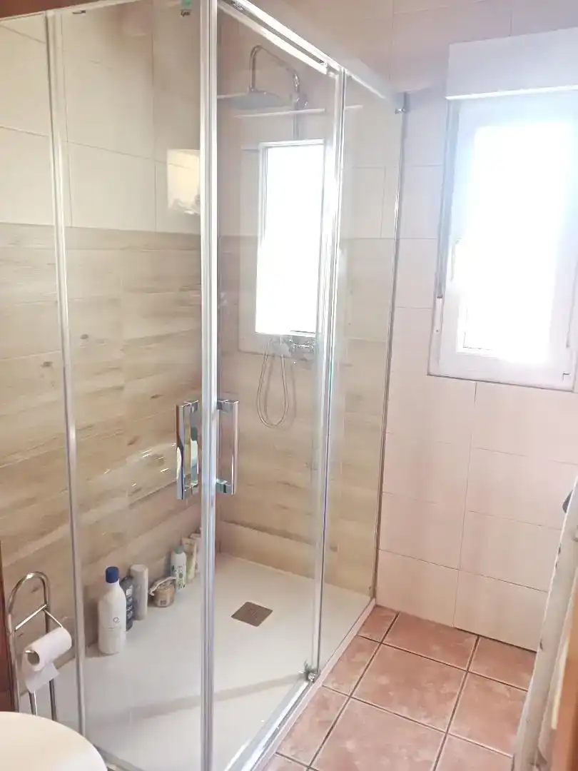 Bany de Casa o xalet en venda en Olmos de Ojeda amb Jardí privat, Traster i Moblat