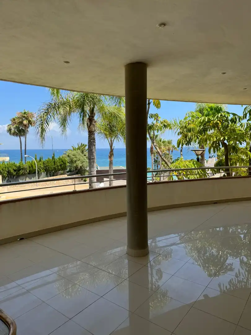 Vista exterior de Casa o xalet en venda en Orihuela amb Jardí privat, Terrassa i Piscina