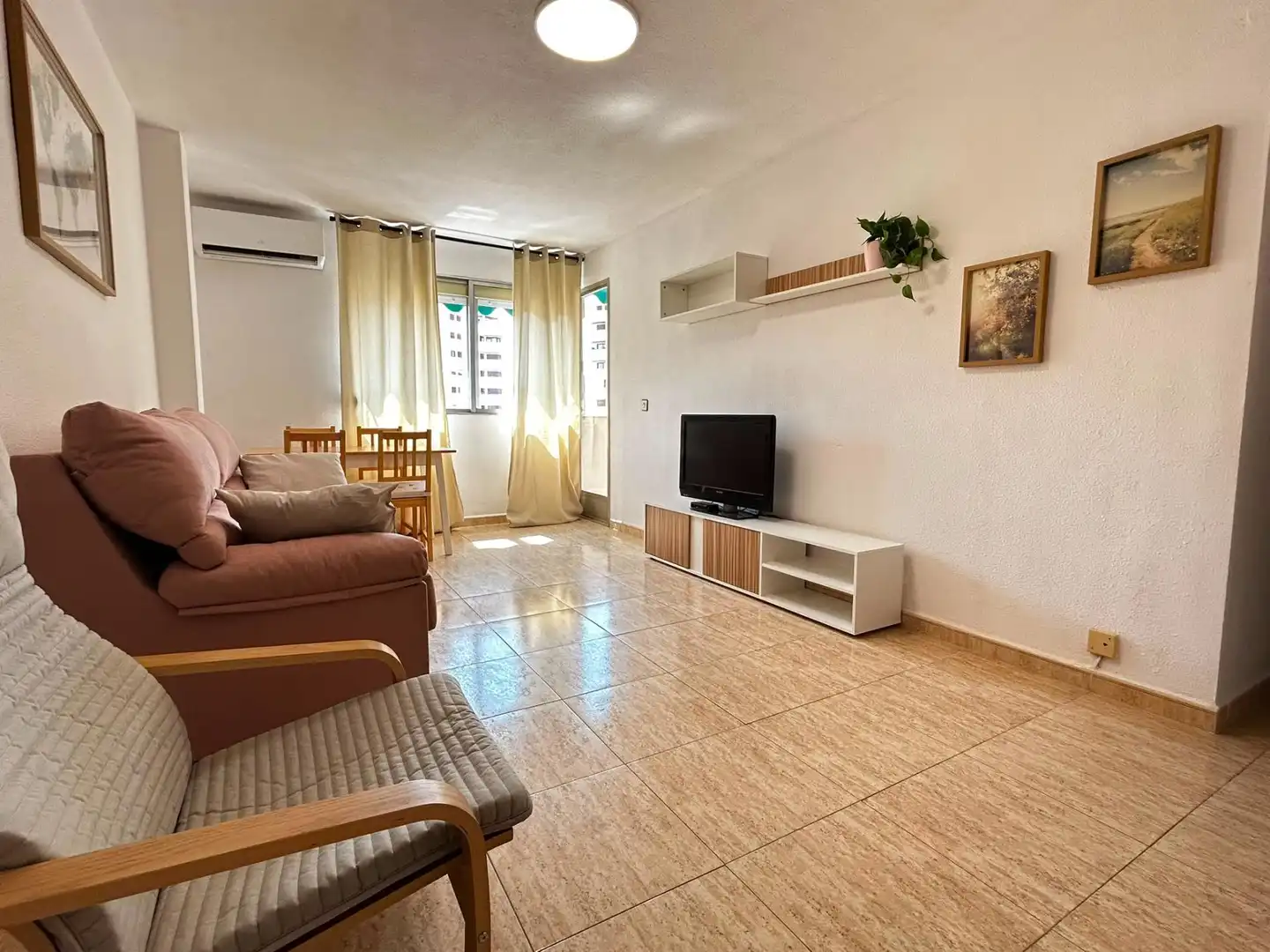 Sala d'estar de Pis de lloguer en Molina de Segura amb Aire condicionat i Balcó