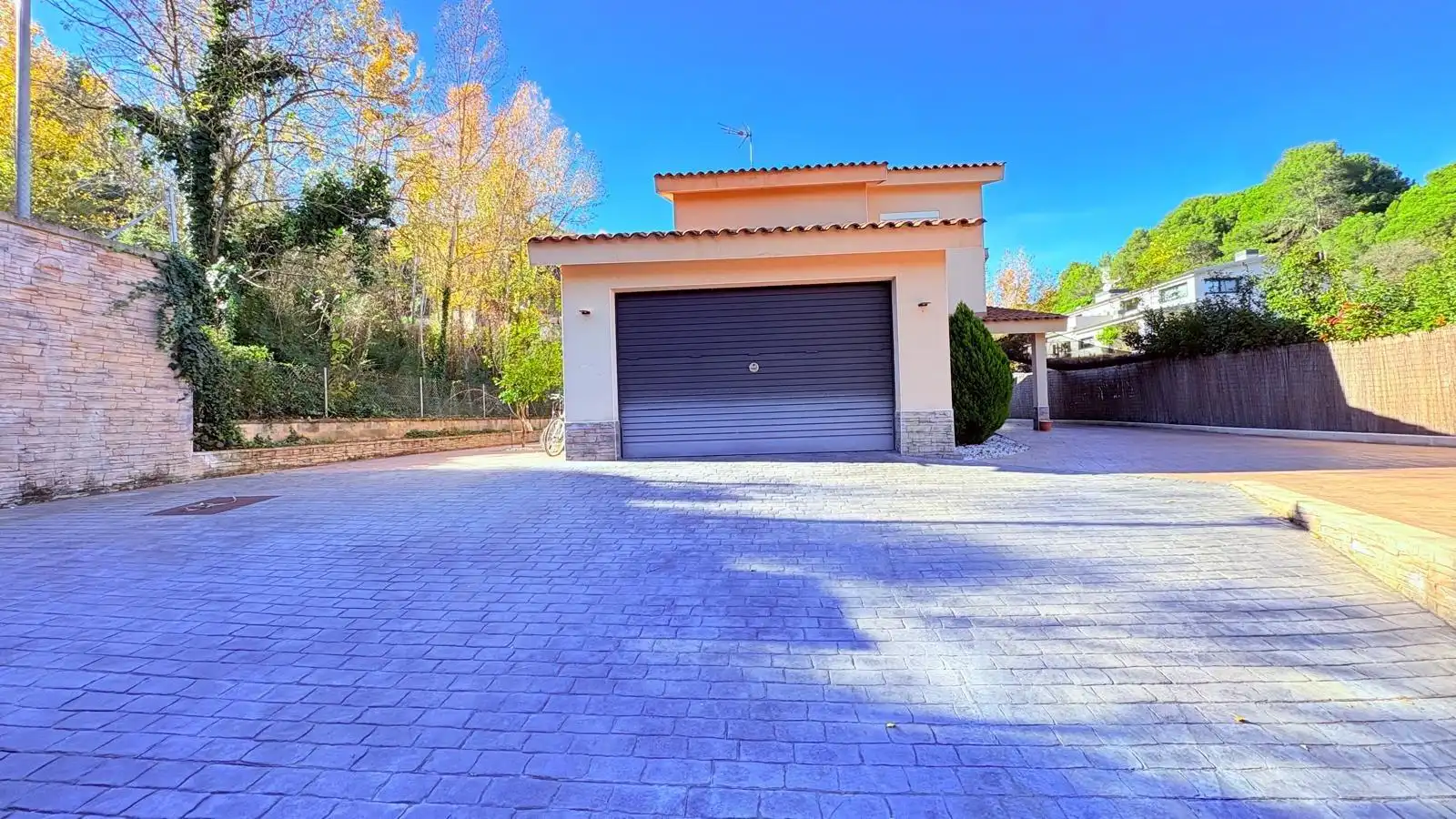 Vista exterior de Casa o chalet en venta en Castellar del Vallès con Aire acondicionado, Jardín privado y Terraza