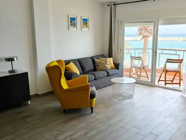 Sala de estar de Piso de alquiler en Garrucha con Aire acondicionado, Amueblado y Balcón