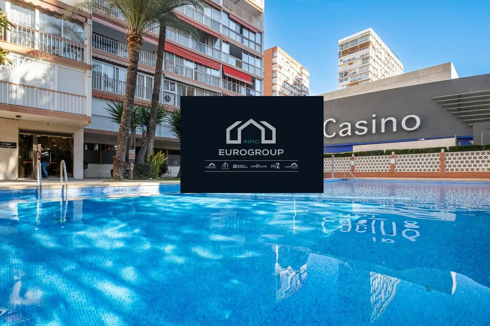 Piscina de Apartamento en venta en Benidorm con Aire acondicionado, Calefacción y Jardín privado
