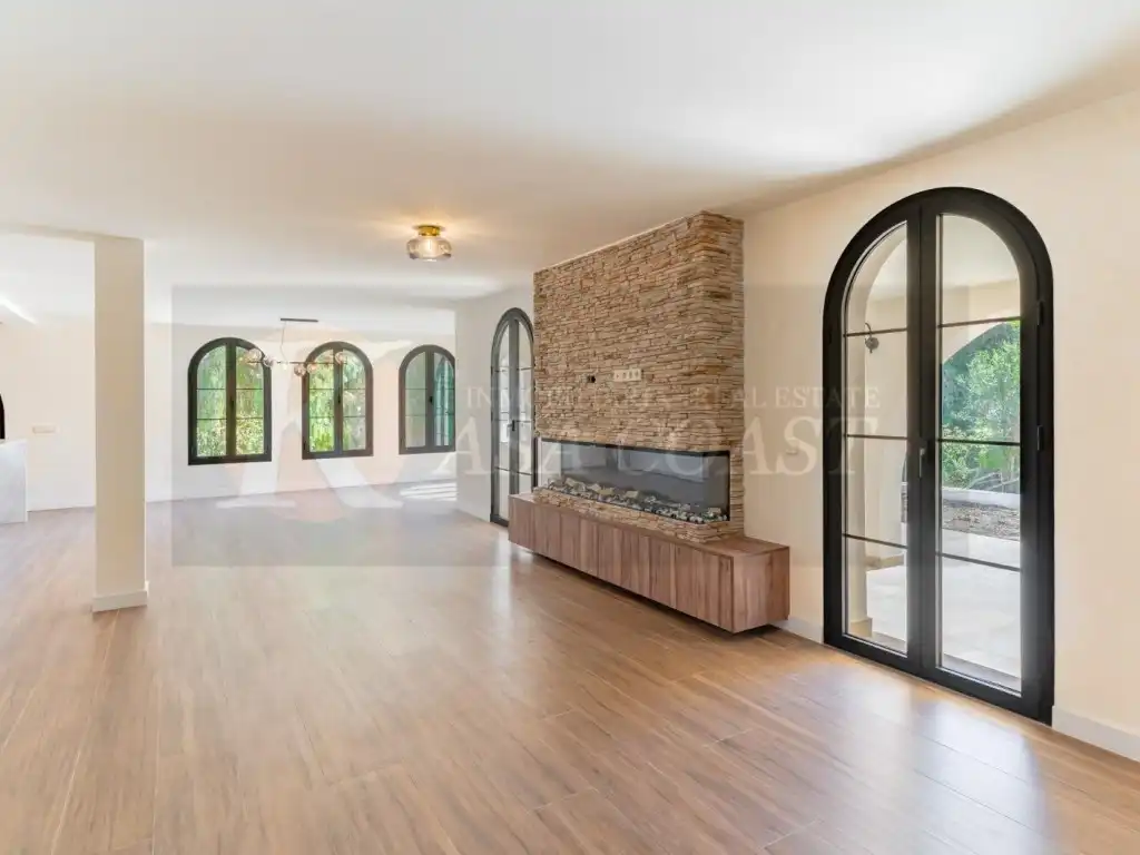 Sala d'estar de Casa o xalet en venda en Mijas amb Aire condicionat, Jardí privat i Terrassa