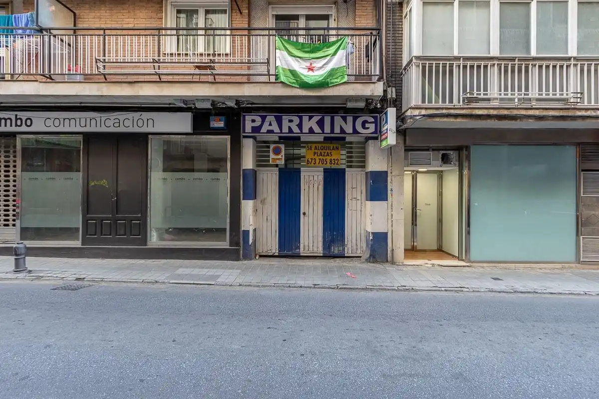 Aparcament amb ascensor en venda a Calle Almona de San Juan de Dios 15, imagen 3
