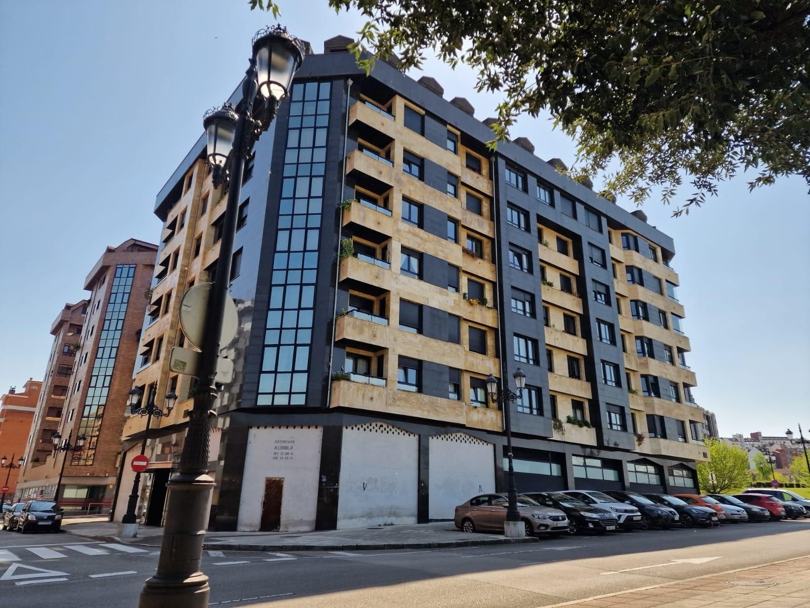 Vista exterior de Pis en venda en Oviedo  amb Calefacció