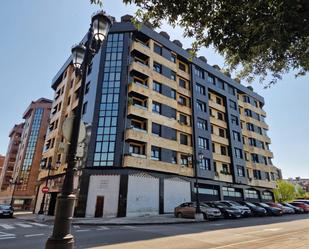 Vista exterior de Pis en venda en Oviedo  amb Calefacció