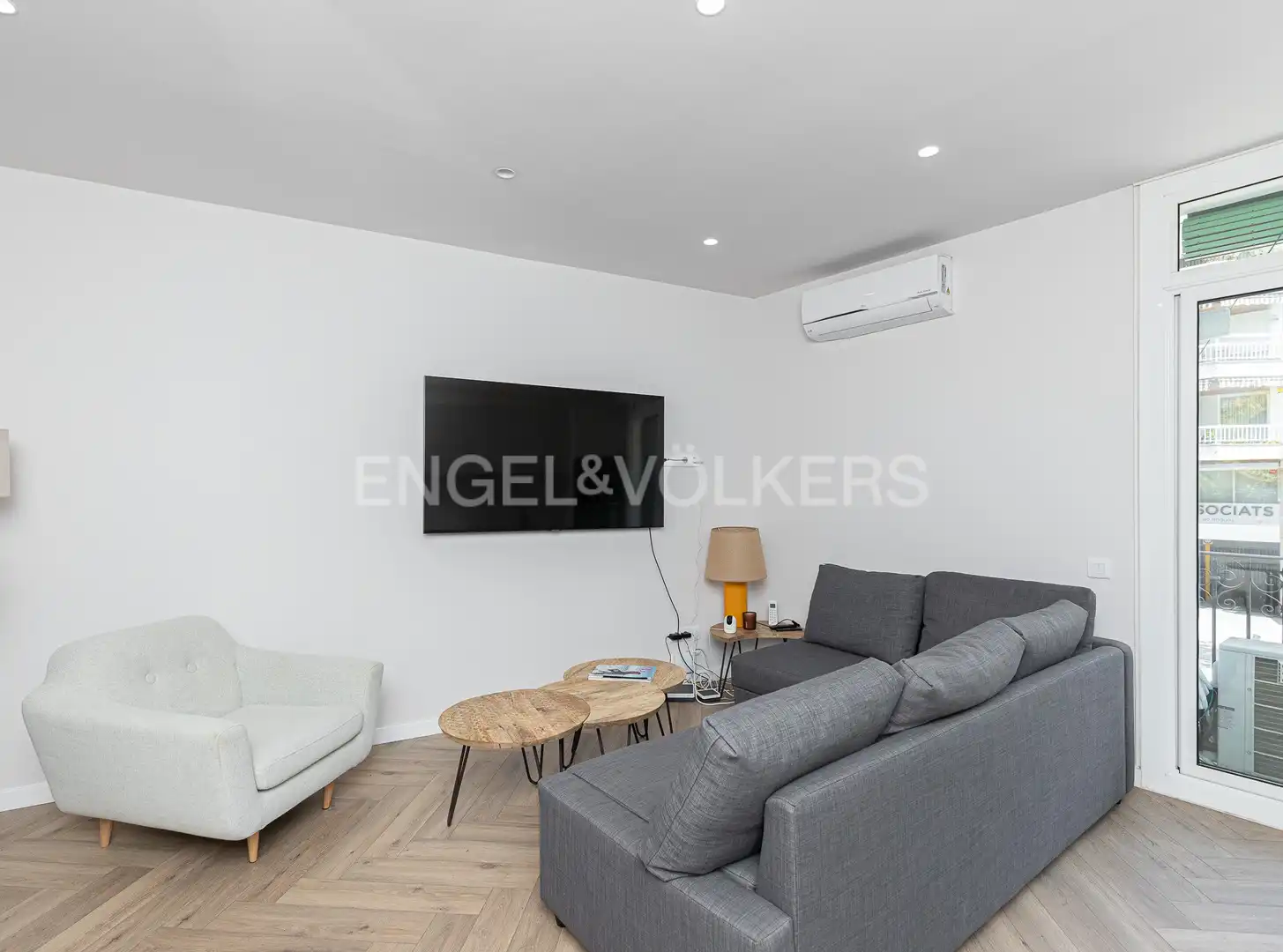 Living room of Flat for rent in Barcelona  with Air Conditioner, Heating and Parquet flooring