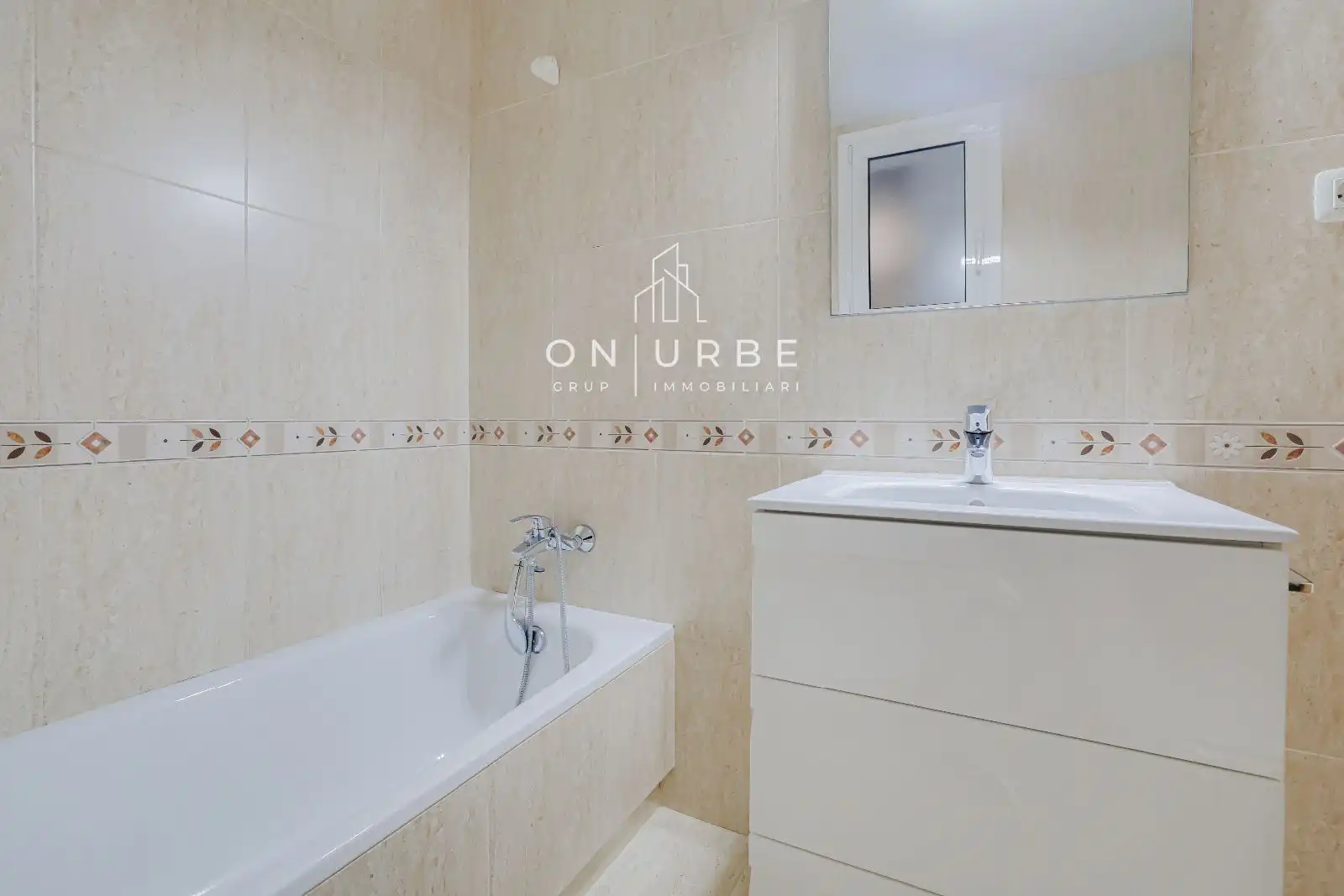 Bathroom of Flat for sale in Barcelona  with Air Conditioner