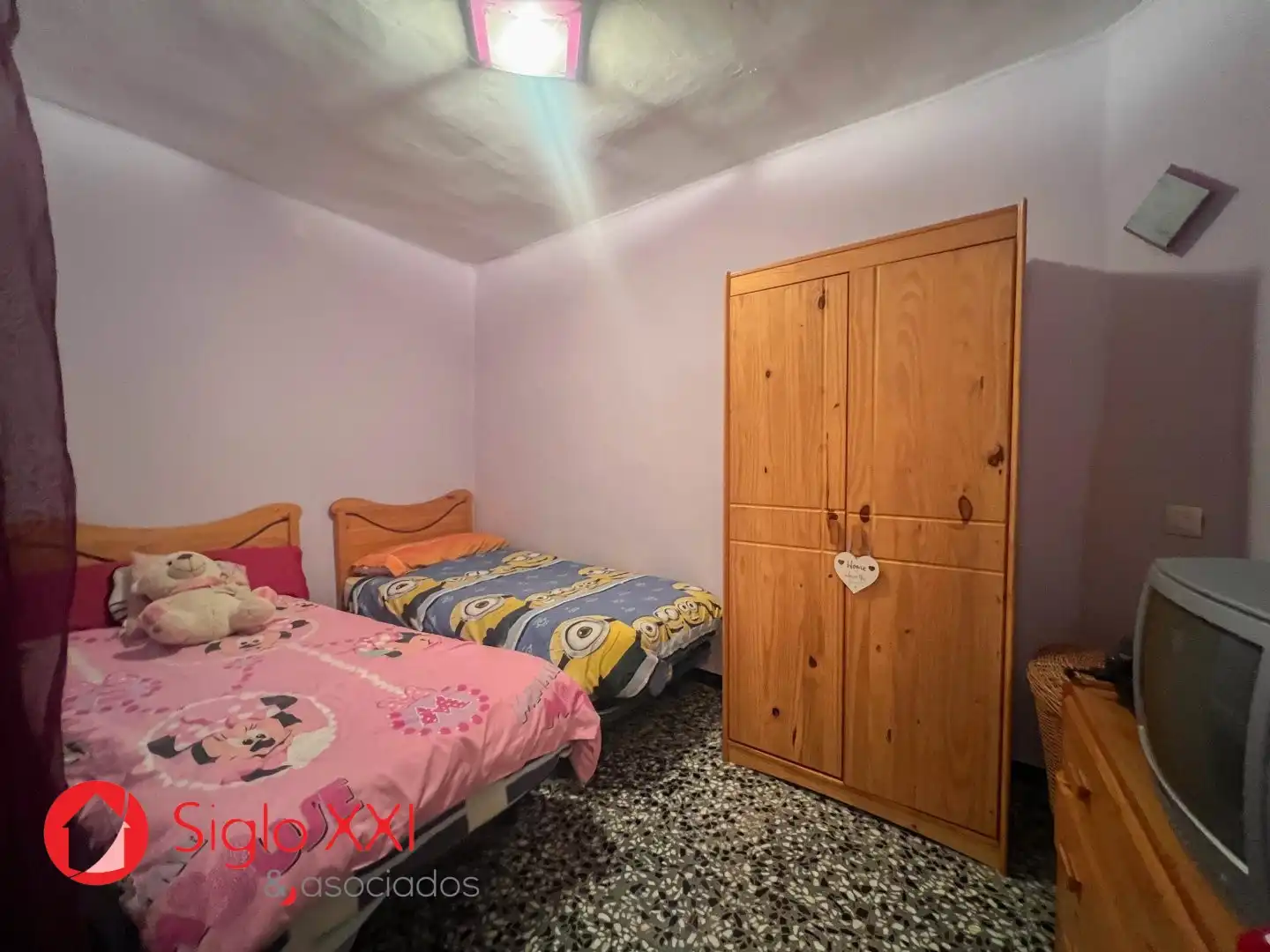 Dormitori de Casa o xalet en venda en Costur amb Terrassa, Traster i Moblat