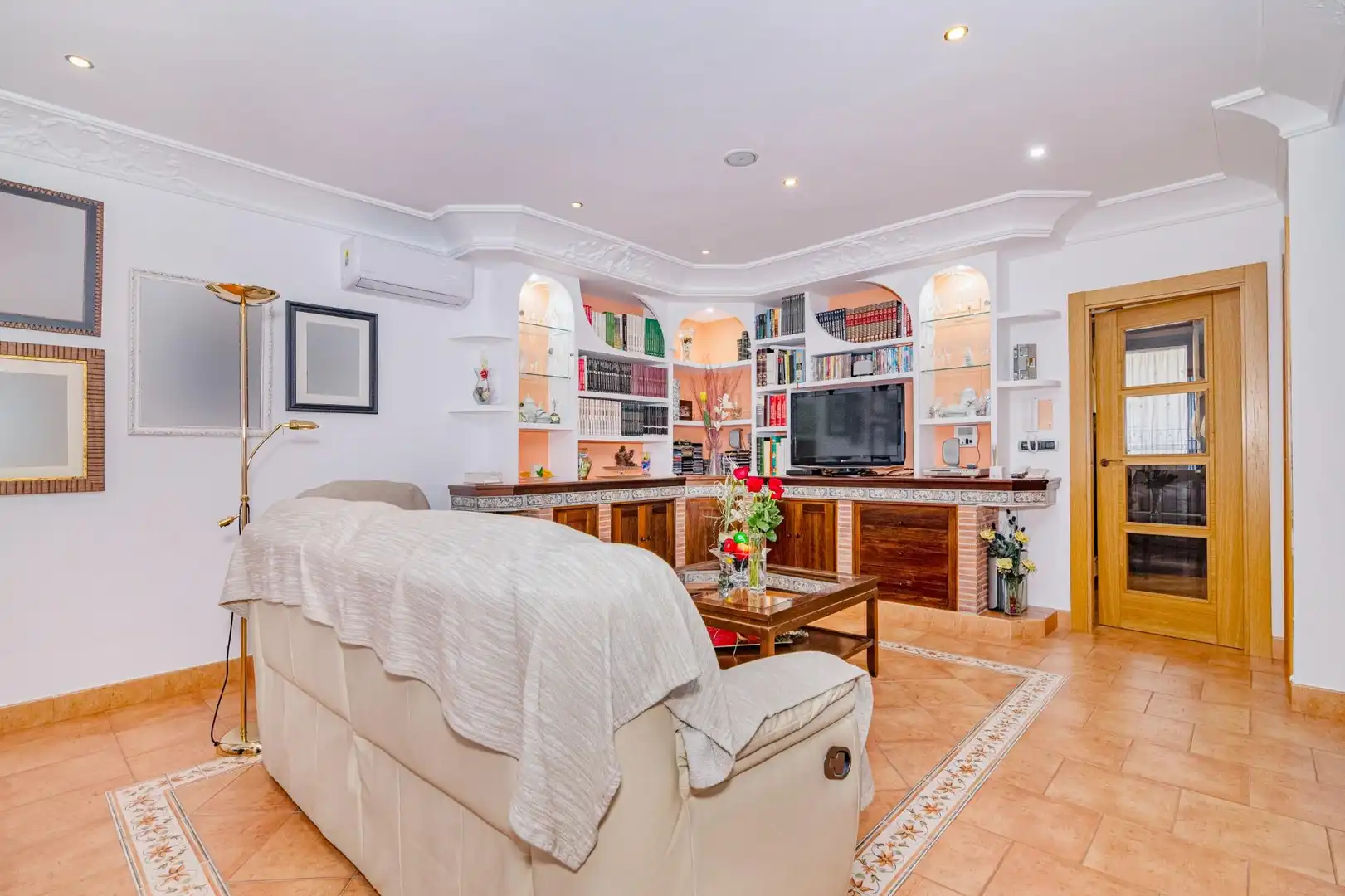 Sala d'estar de Casa adosada en venda en La Zubia amb Aire condicionat, Calefacció i Terrassa