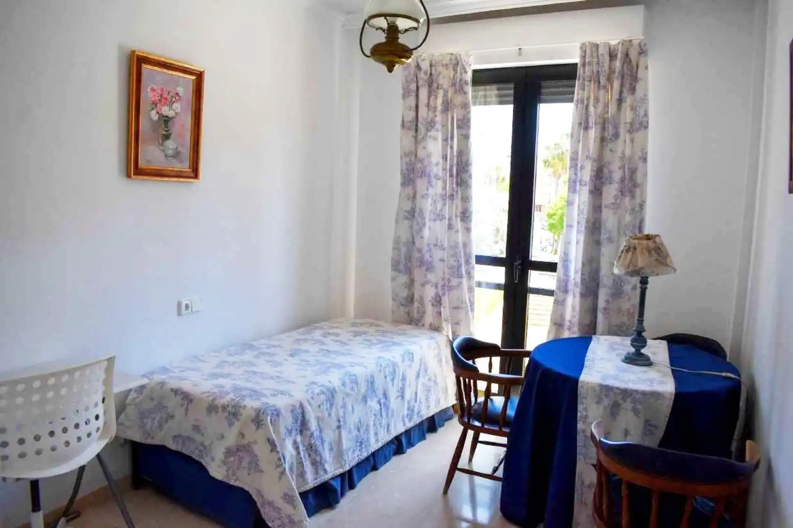 Habitación de Piso de alquiler en Huelva con Aire acondicionado y Amueblado