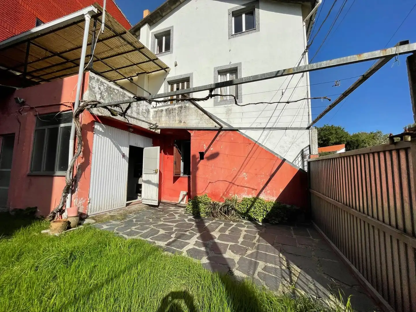 Vista exterior de Casa o xalet en venda en Narón amb Calefacció, Jardí privat i Terrassa