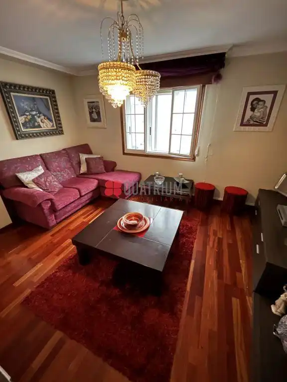 Sala d'estar de Casa o xalet en venda en Santiago de Compostela  amb Calefacció, Jardí privat i Terrassa