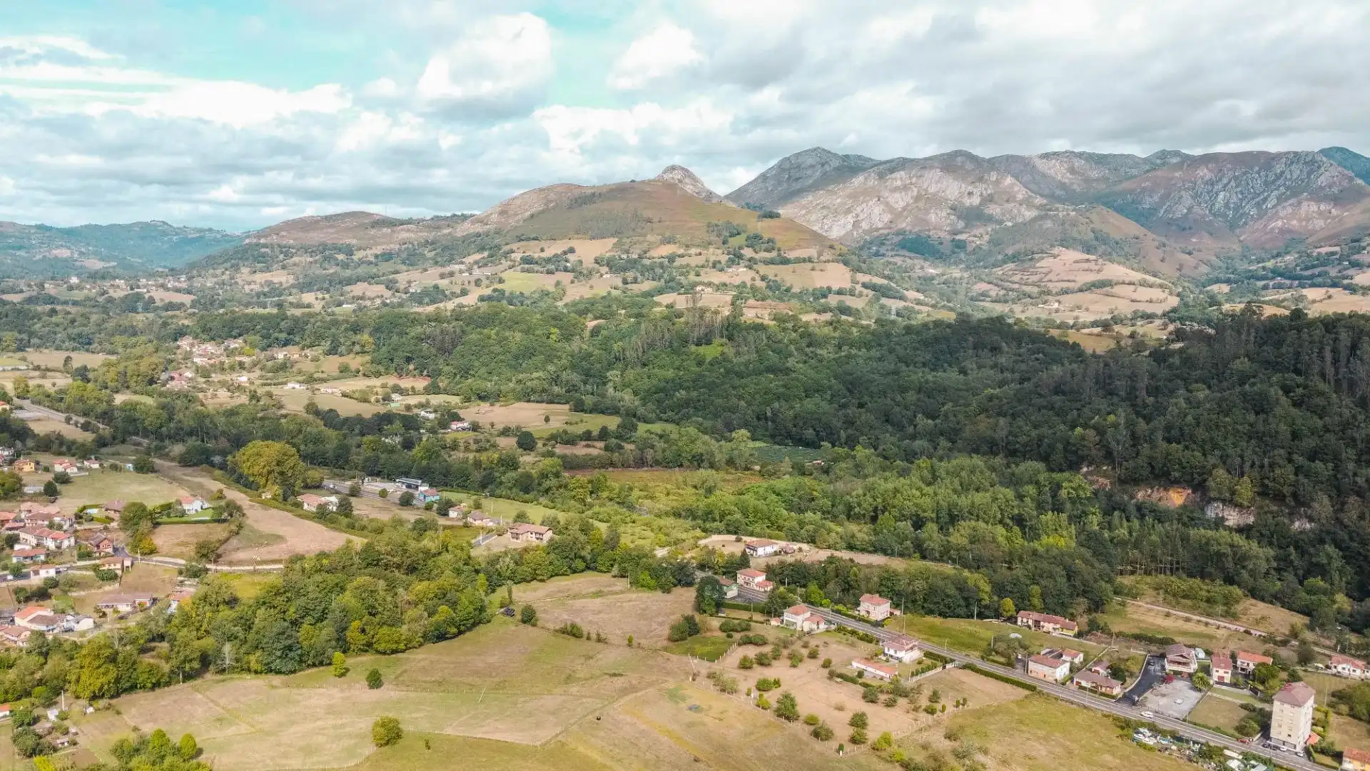 Vista exterior de Casa o chalet en venta en Piloña con Calefacción, Jardín privado y Parquet