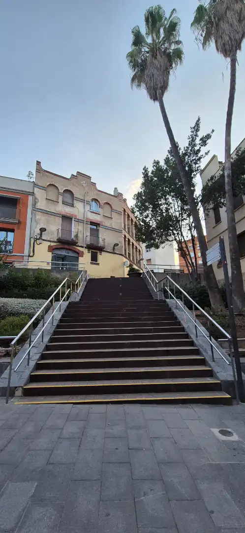 Vista exterior de Planta baja en venta en Molins de Rei con Terraza y Balcón
