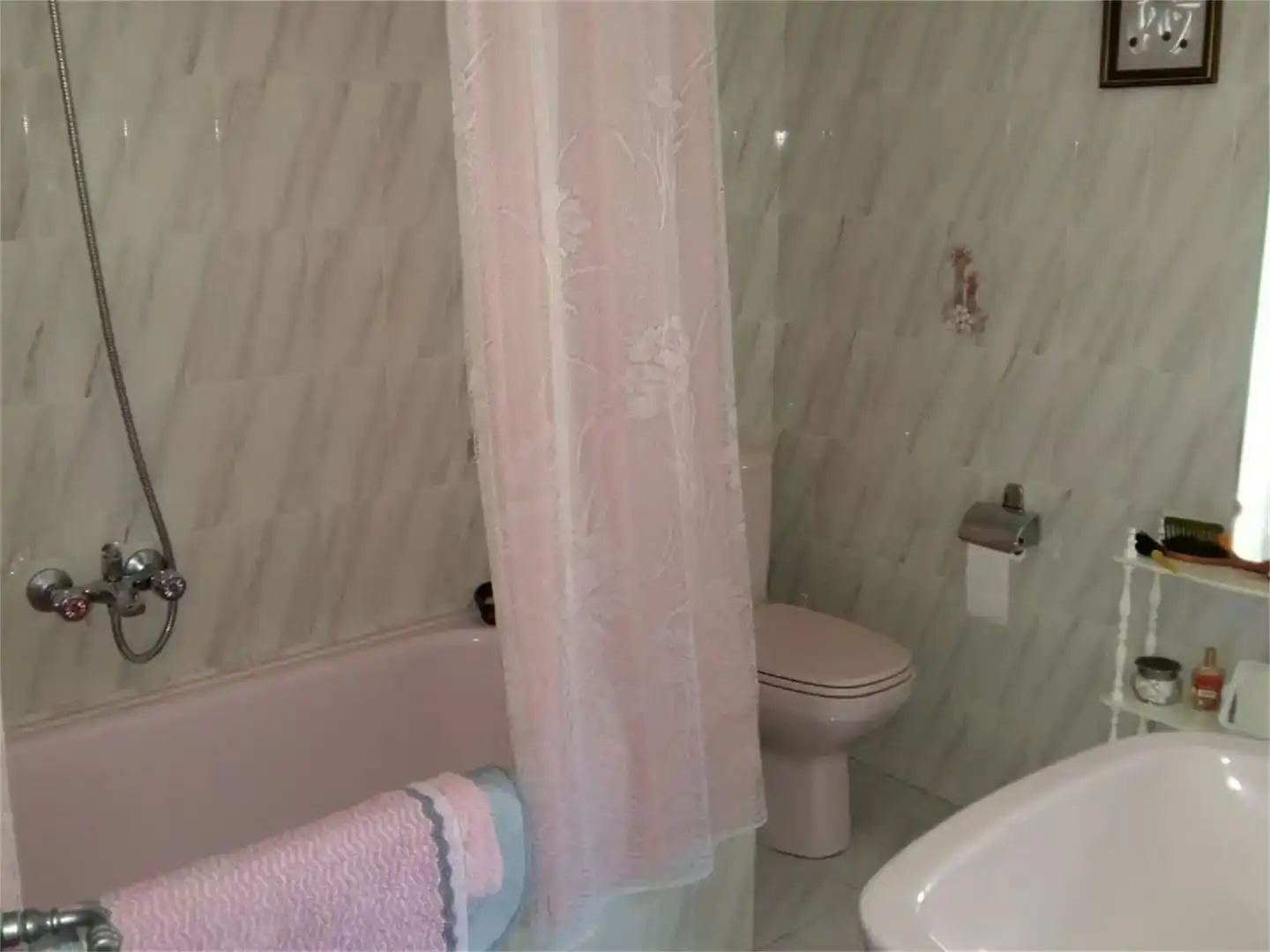 Bathroom of Flat for sale in Mecerreyes  with Parquet flooring, Furnished and Balcony