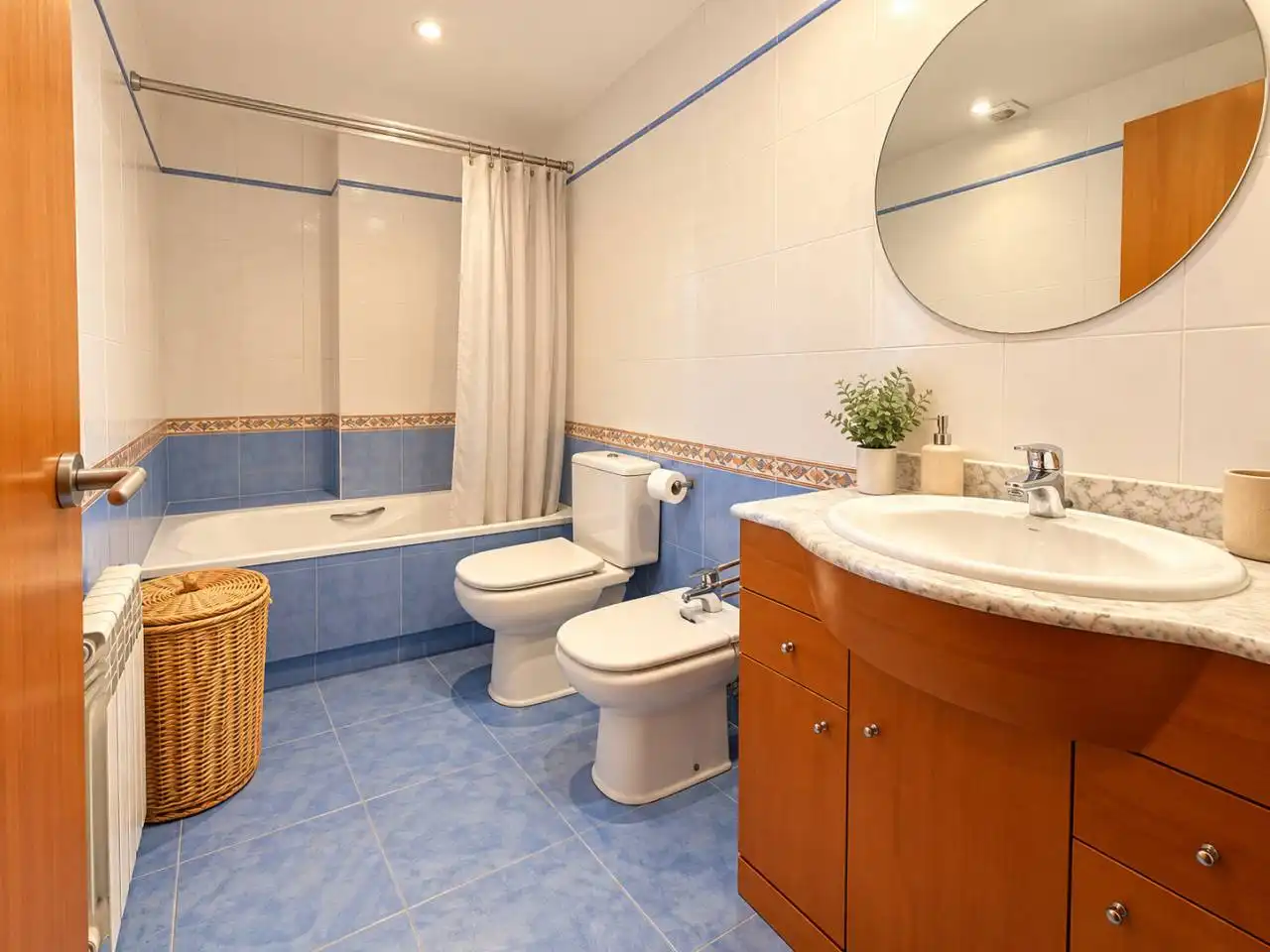 Baño de Piso en venta en Girona con Calefacción