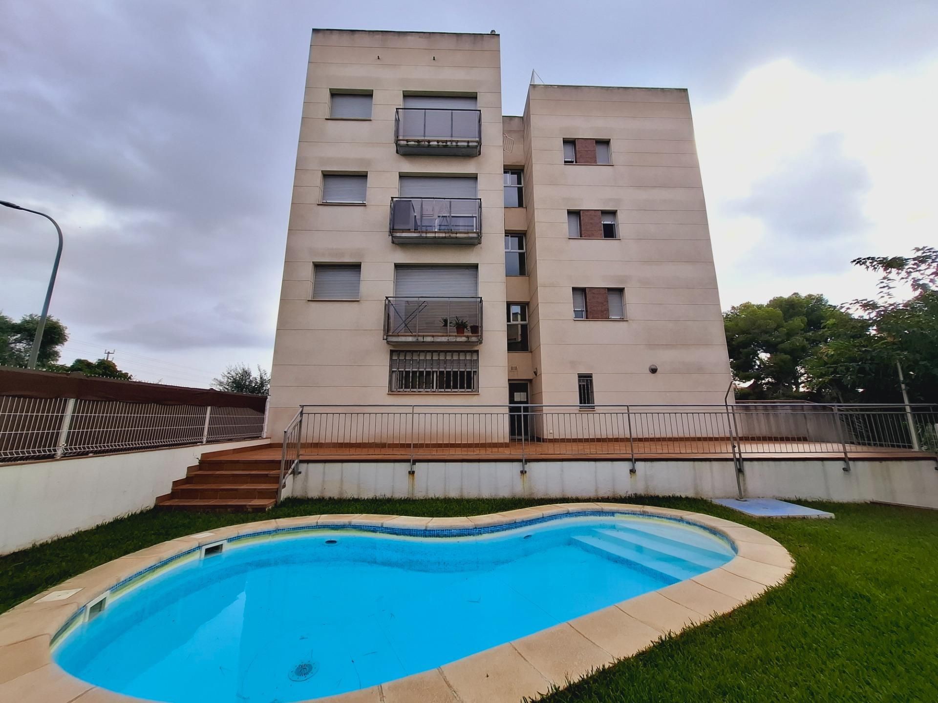 Piscina de Planta baixa en venda en El Vendrell amb Jardí privat, Terrassa i Balcó