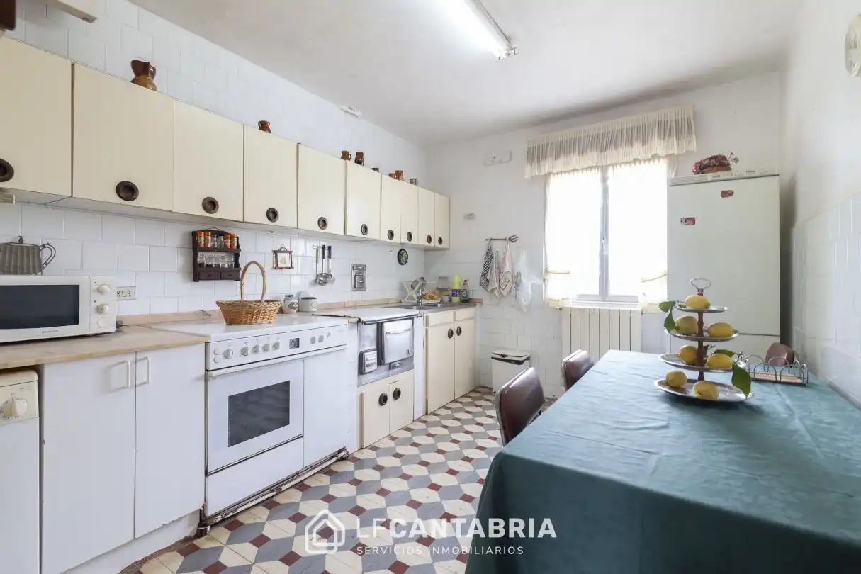 Cocina de Casa o chalet en venta en Camargo con Calefacción y Trastero