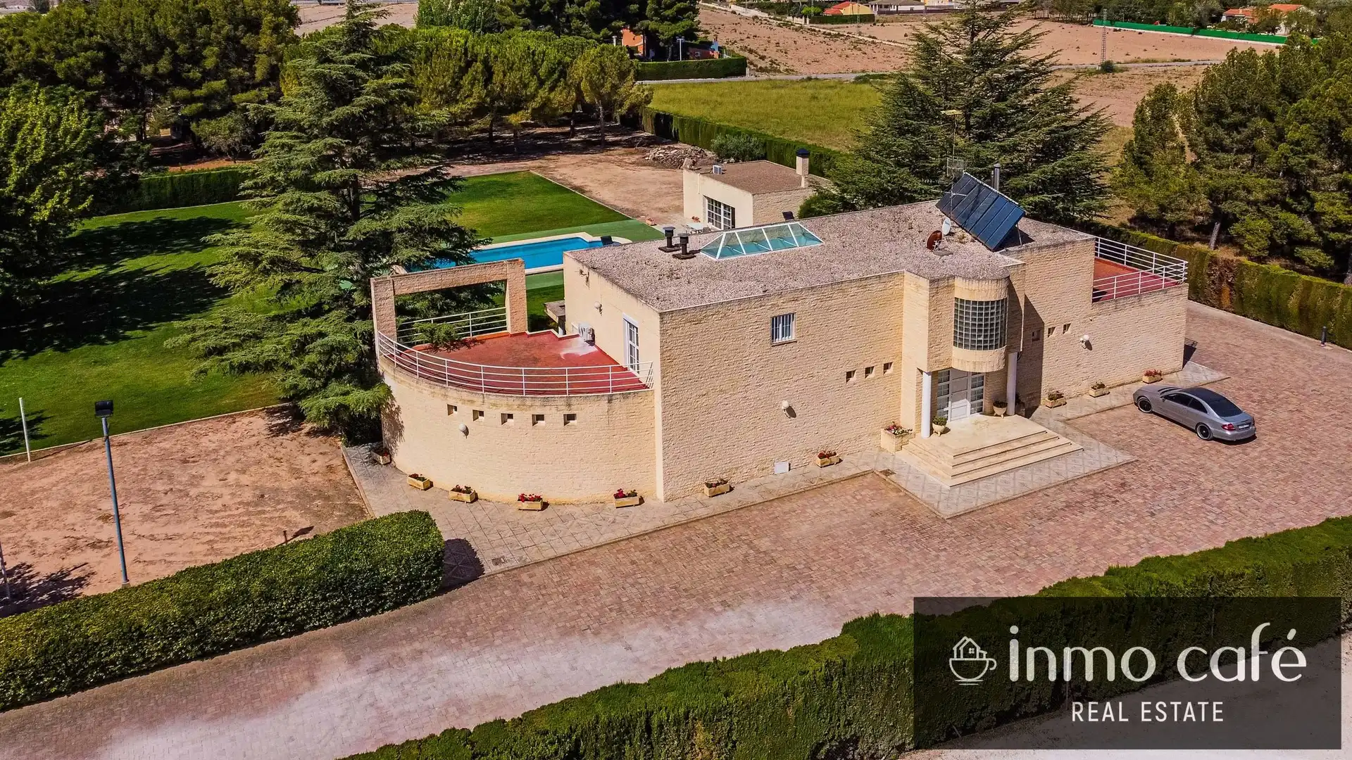 Vista exterior de Casa o xalet en venda en Villena amb Aire condicionat, Calefacció i Terrassa
