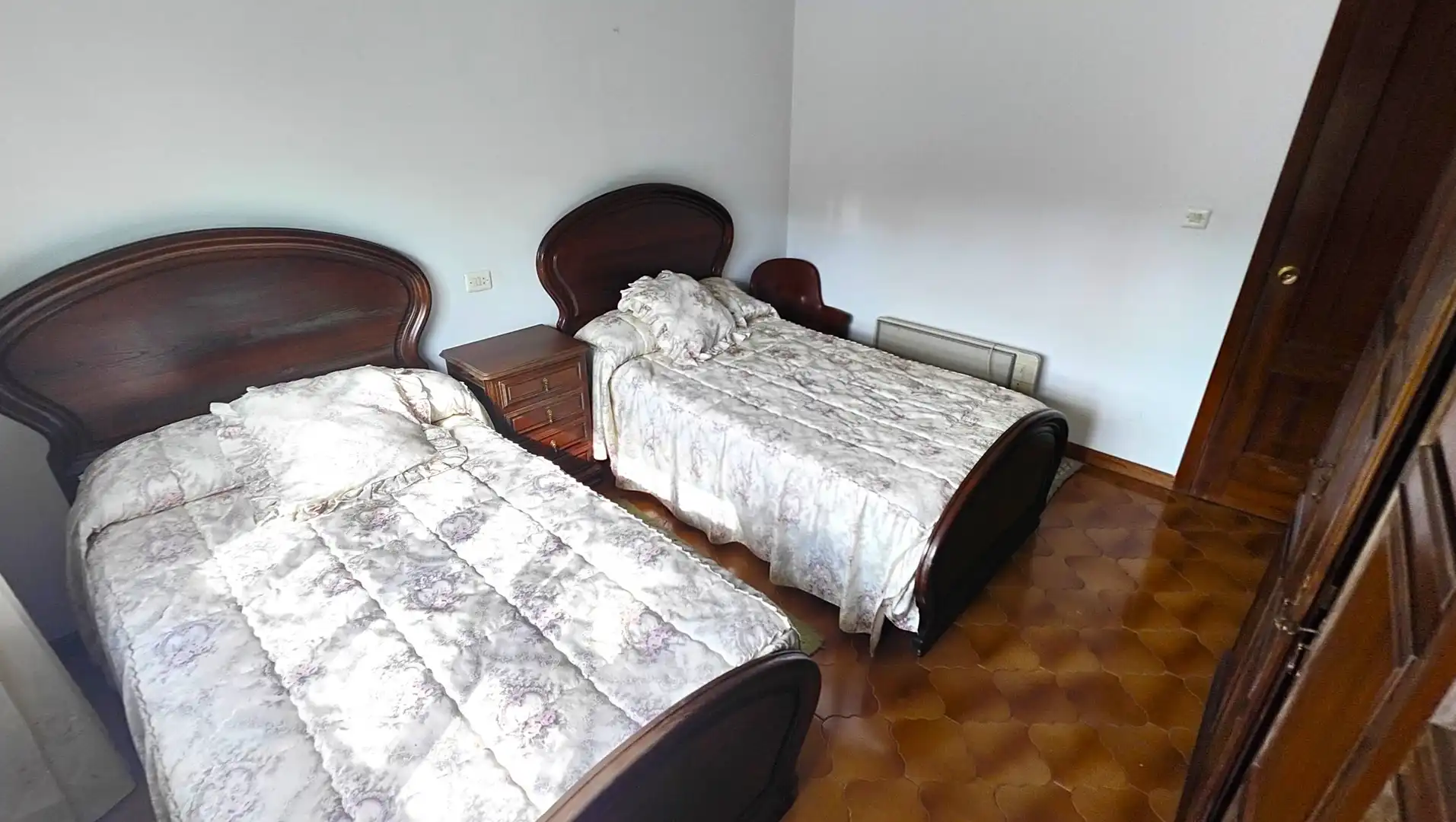 Dormitori de Casa o xalet en venda en Santiago de Compostela  amb Jardí privat i Moblat