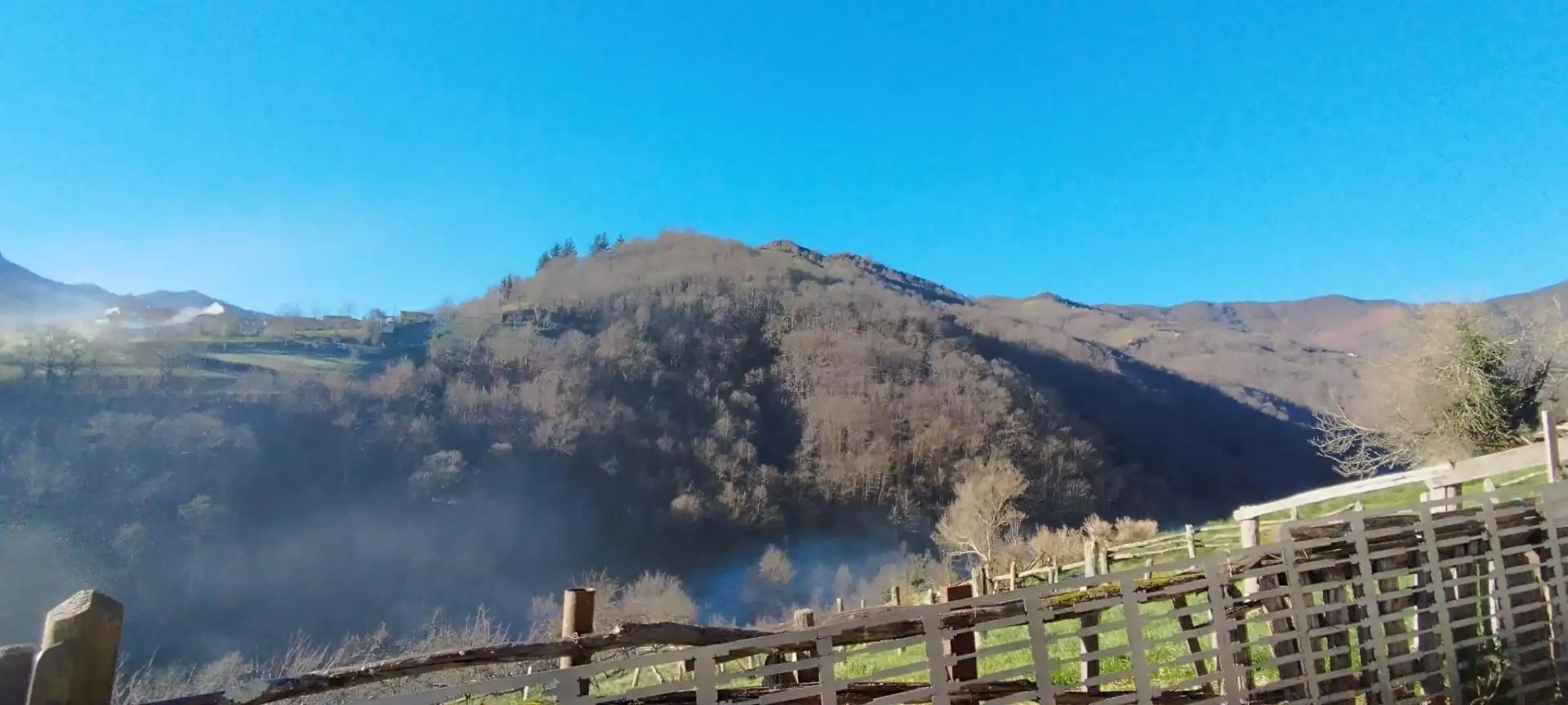 Vista exterior de Casa o xalet en venda en Laviana amb Jardí privat