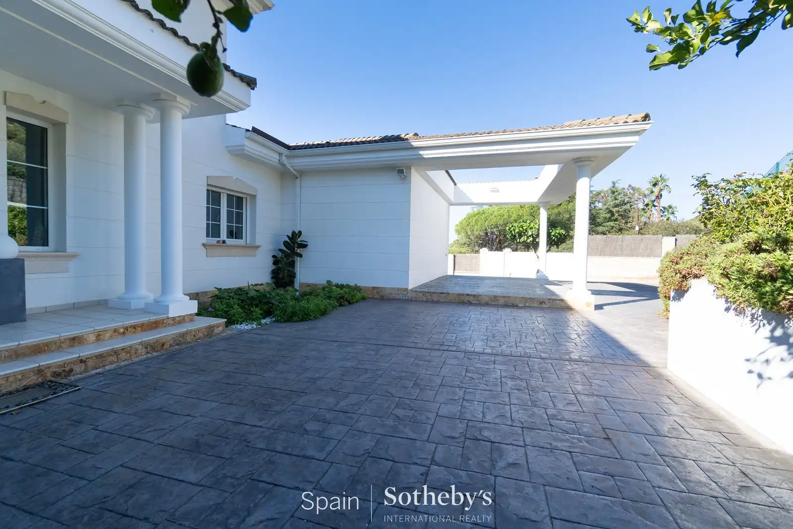 Vista exterior de Casa o xalet en venda en Pau amb Aire condicionat, Calefacció i Jardí privat